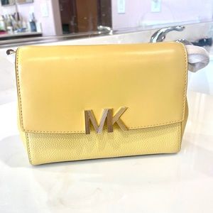Micheal kors mini purse